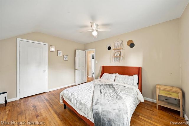 19782 Sumner, Redford, MI 48240