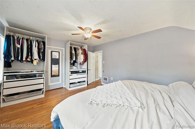 19782 Sumner, Redford, MI 48240