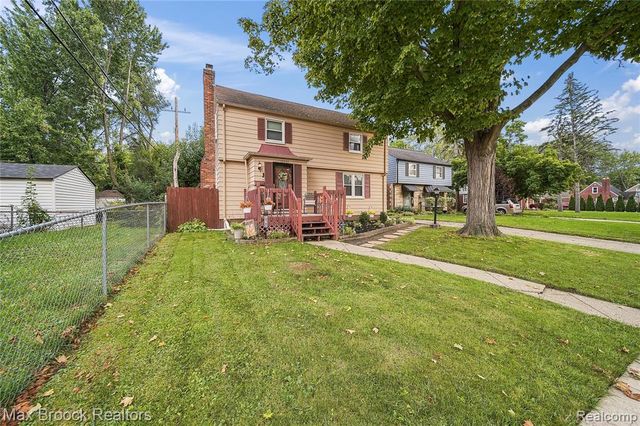 19782 Sumner, Redford, MI 48240