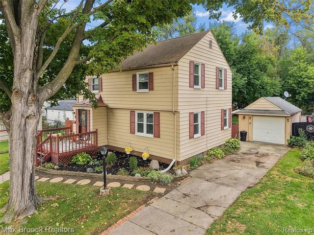 19782 Sumner, Redford, MI 48240