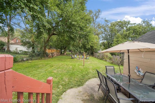 19782 Sumner, Redford, MI 48240