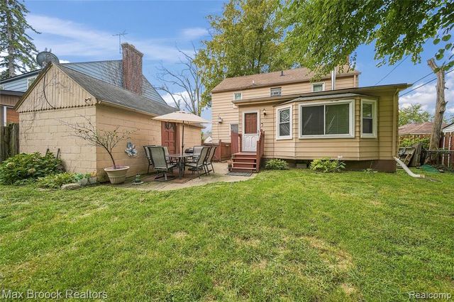 19782 Sumner, Redford, MI 48240