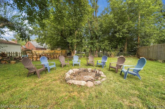 19782 Sumner, Redford, MI 48240