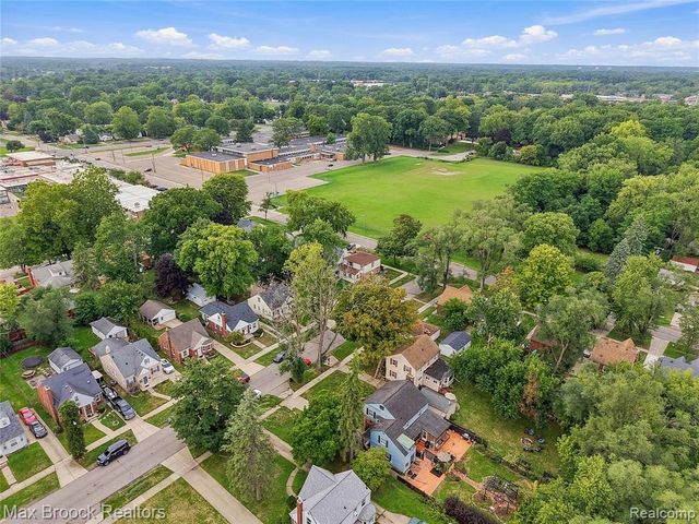 19782 Sumner, Redford, MI 48240