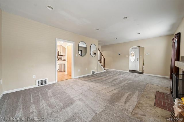 19782 Sumner, Redford, MI 48240