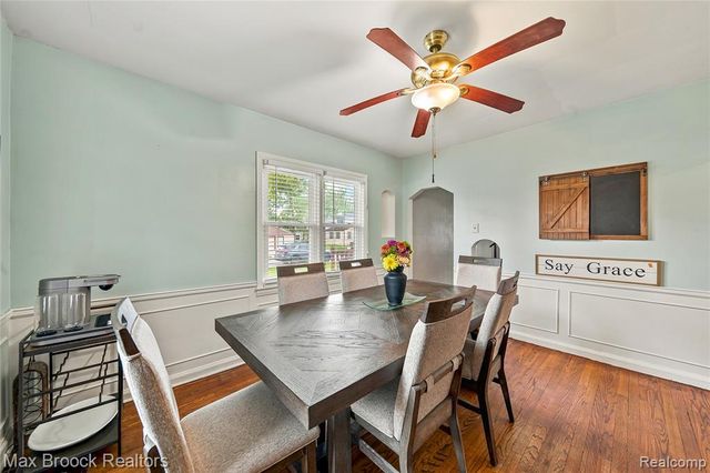 19782 Sumner, Redford, MI 48240