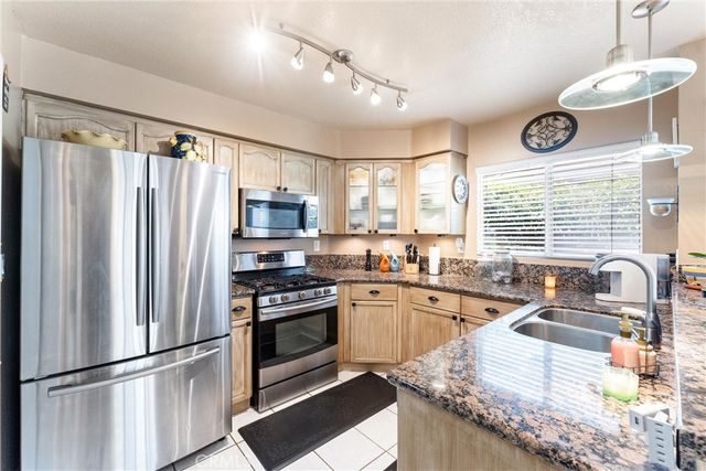 861 Shade Tree Way, Corona, CA 92878