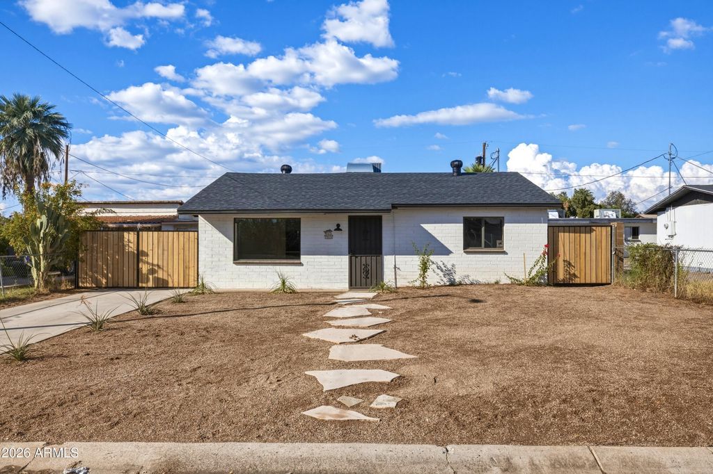 2930 E GRANADA Road, Phoenix, AZ 85008