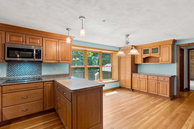 17 Kernwood Hts, Beverly, MA 01915