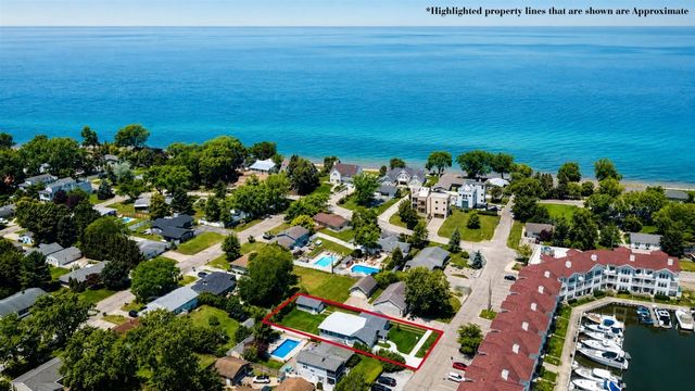 340 N Berrien Street, New Buffalo, MI 49117