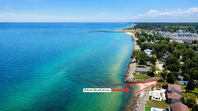 340 N Berrien Street, New Buffalo, MI 49117