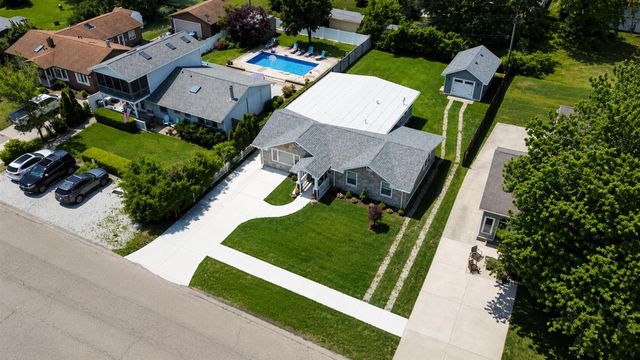340 N Berrien Street, New Buffalo, MI 49117