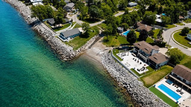340 N Berrien Street, New Buffalo, MI 49117