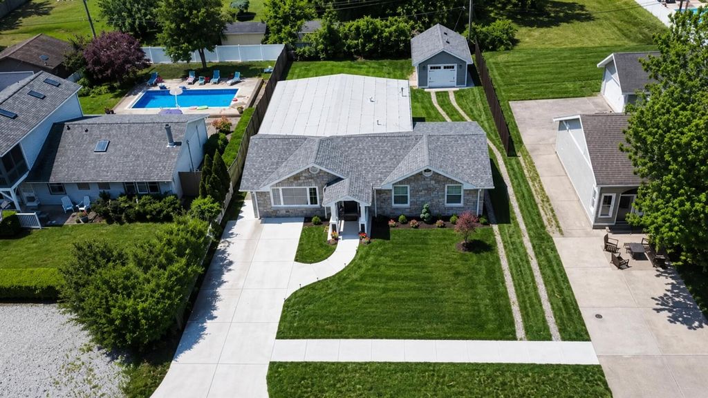340 N Berrien Street, New Buffalo, MI 49117