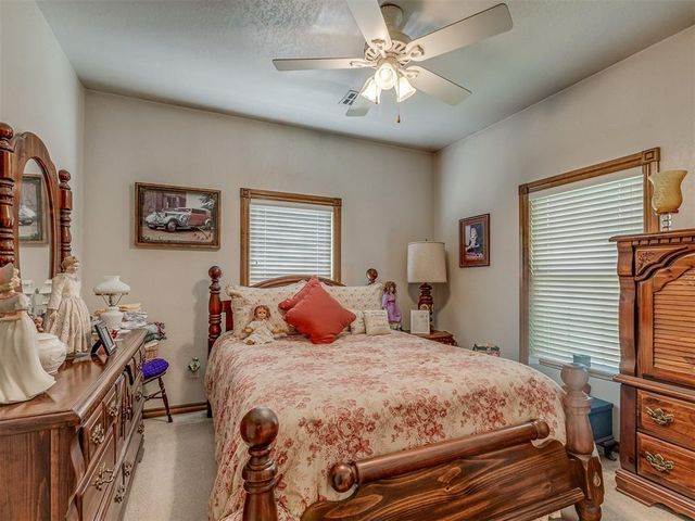 217 S Roselawn Avenue, Midwest City, OK 73130