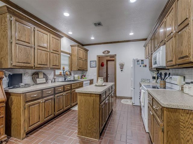 217 S Roselawn Avenue, Midwest City, OK 73130