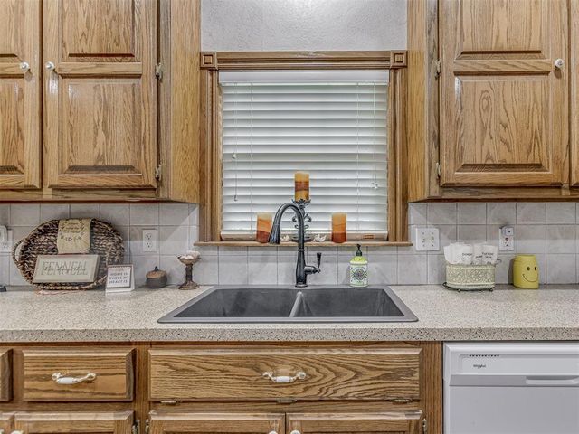 217 S Roselawn Avenue, Midwest City, OK 73130