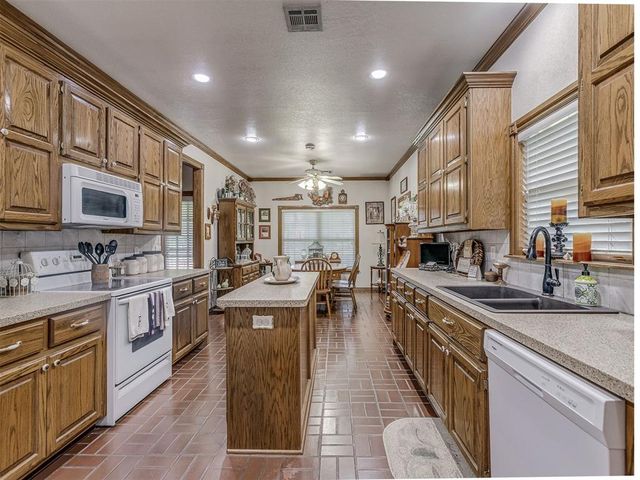 217 S Roselawn Avenue, Midwest City, OK 73130