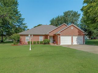 217 S Roselawn Avenue, Midwest City, OK 73130