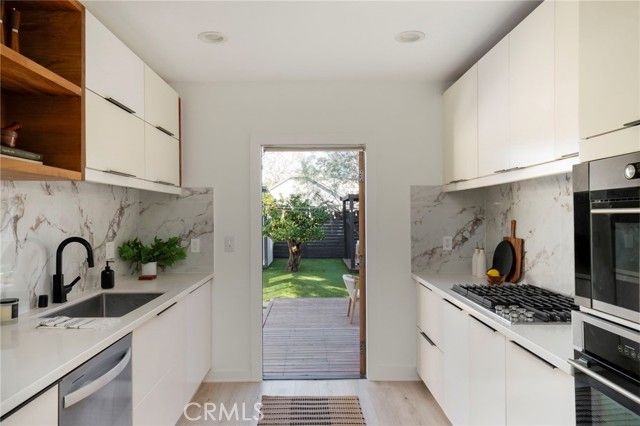 5922 4th, Los Angeles, CA 90043