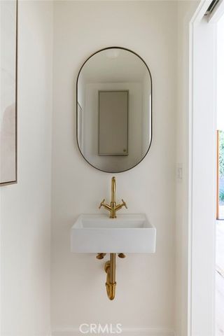 5922 4th, Los Angeles, CA 90043