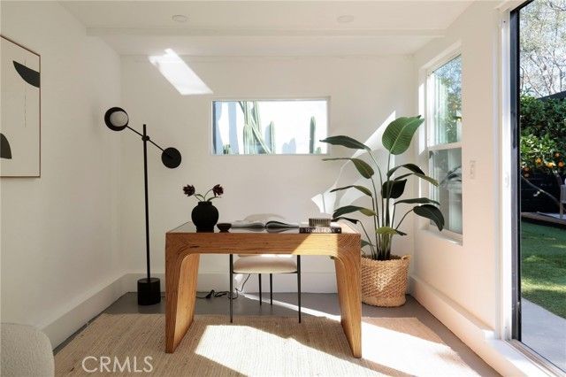 5922 4th, Los Angeles, CA 90043