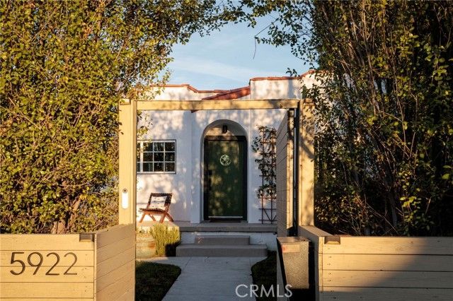 5922 4th, Los Angeles, CA 90043