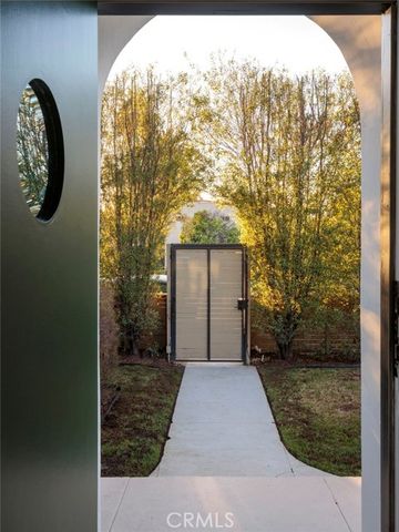 5922 4th, Los Angeles, CA 90043