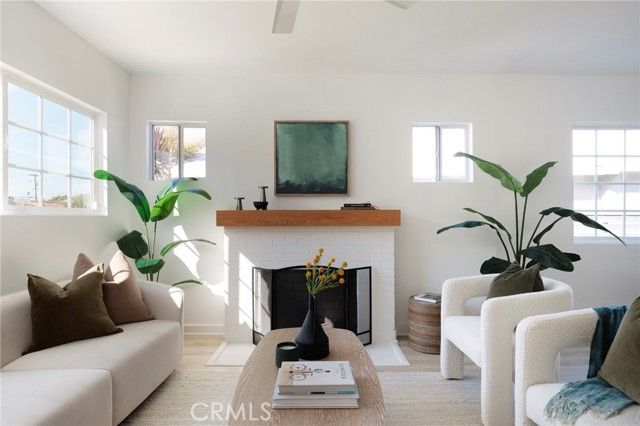 5922 4th, Los Angeles, CA 90043