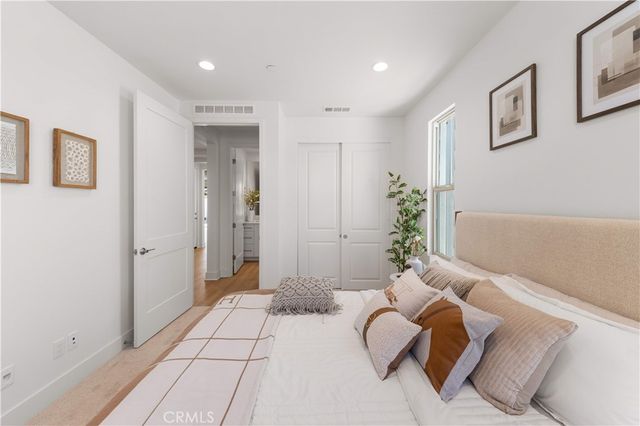 168 Somera, Irvine, CA 92602