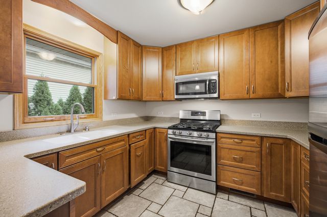 27W440 Central Avenue, Warrenville, IL 60555