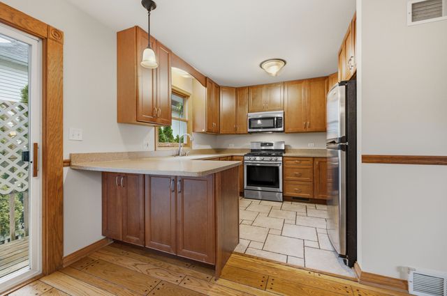 27W440 Central Avenue, Warrenville, IL 60555