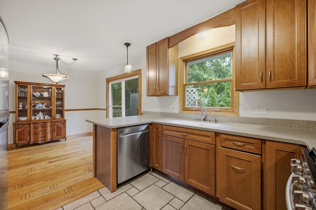 27W440 Central Avenue, Warrenville, IL 60555