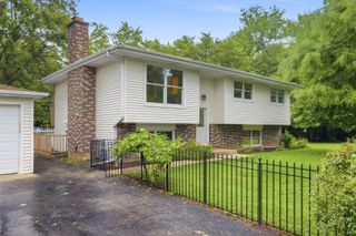 27W440 Central Avenue, Warrenville, IL 60555