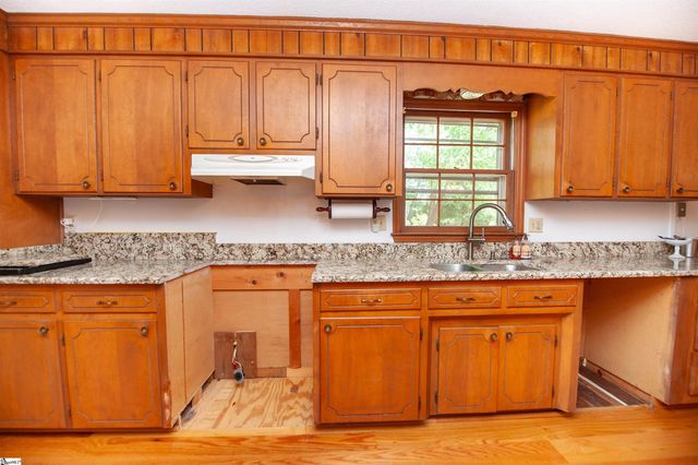 551 Riveroak Road, Inman, SC 29349