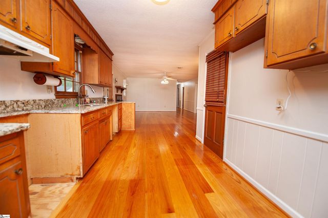 551 Riveroak Road, Inman, SC 29349