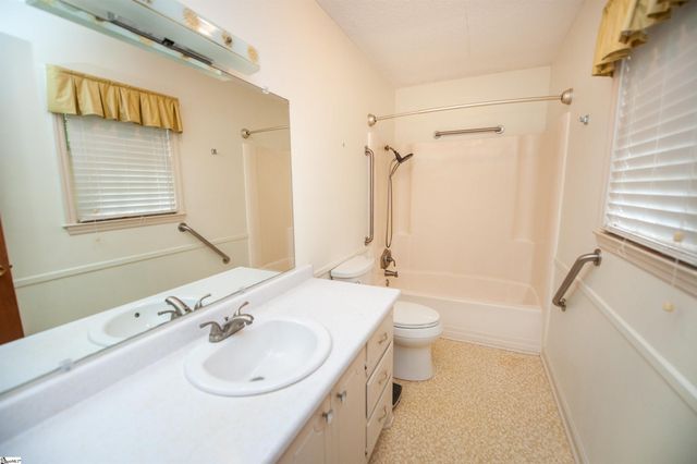 551 Riveroak Road, Inman, SC 29349