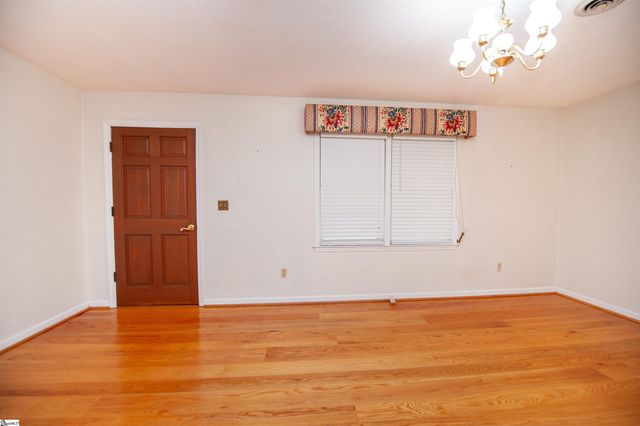551 Riveroak Road, Inman, SC 29349
