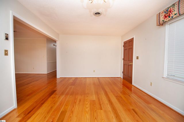 551 Riveroak Road, Inman, SC 29349