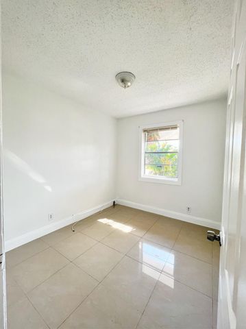 67 Tortuga Road, Palm Springs, FL 33461