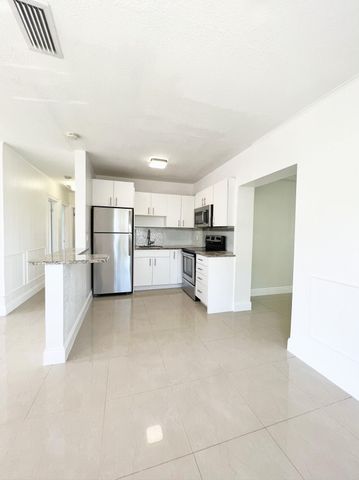 67 Tortuga Road, Palm Springs, FL 33461