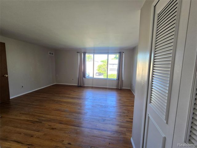 30107 Lorraine Avenue 4, Warren, MI 48093