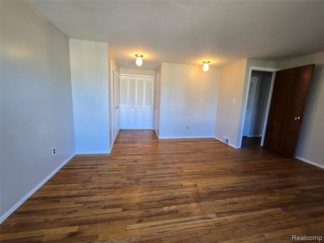 30107 Lorraine Avenue 4, Warren, MI 48093