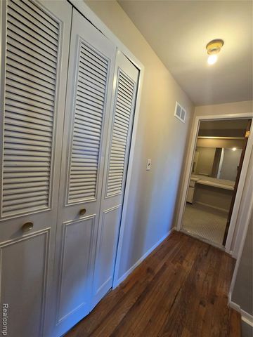 30107 Lorraine Avenue 4, Warren, MI 48093
