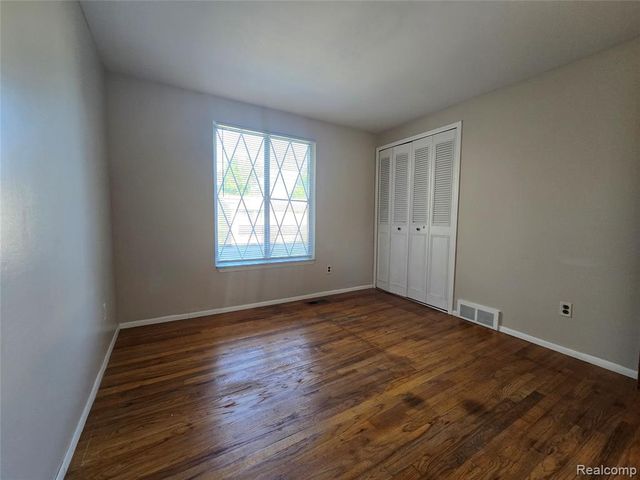 30107 Lorraine Avenue 4, Warren, MI 48093