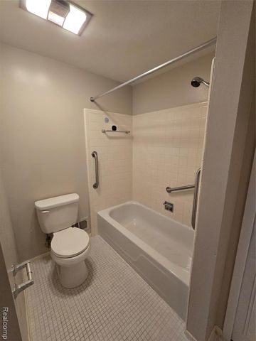 30107 Lorraine Avenue 4, Warren, MI 48093