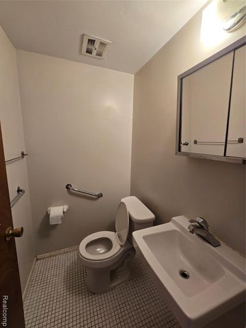 30107 Lorraine Avenue 4, Warren, MI 48093