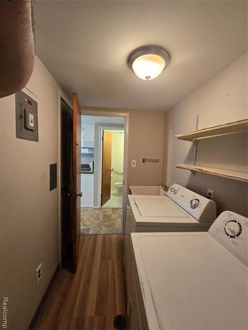 30107 Lorraine Avenue 4, Warren, MI 48093
