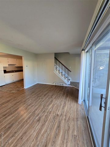 30107 Lorraine Avenue 4, Warren, MI 48093