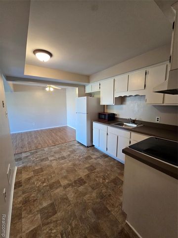 30107 Lorraine Avenue 4, Warren, MI 48093